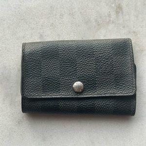 Authentic Louis Vuitton six key ring holder